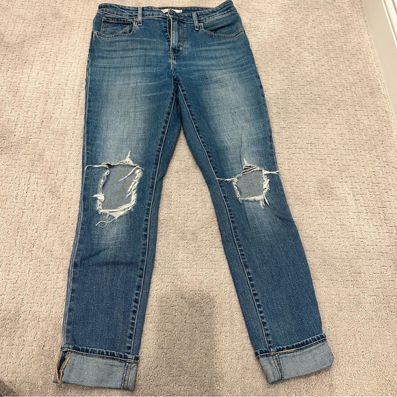 Levis Premium 721 High Rise Distressed Medium
Wash Skinny Jeans - size 28 - Picture 4 of 5